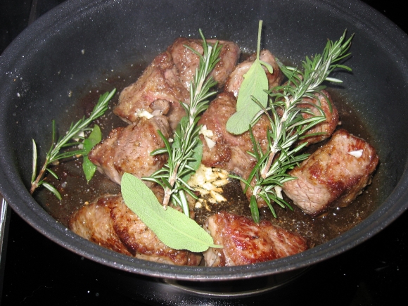 Krydderier tilsættes