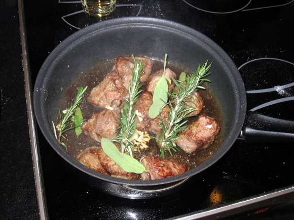 Krydderier tilsættes