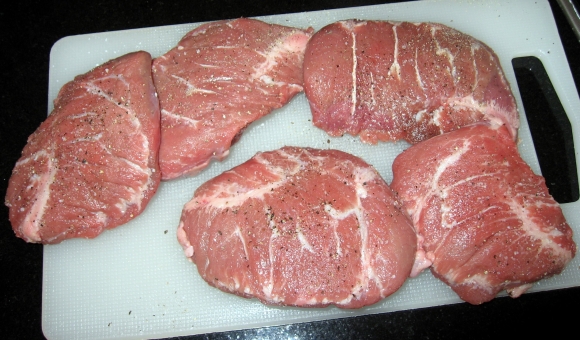 Svinekæber, krydrede og klar til panden.