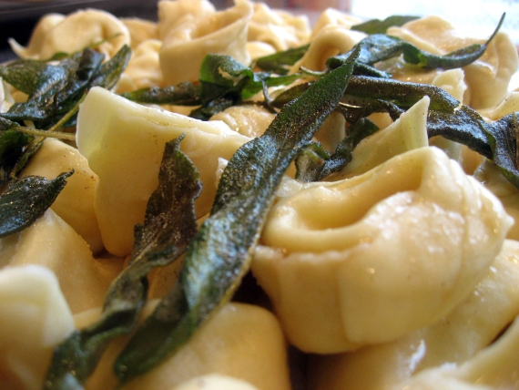 Tortellini med ricotta, pecorina og salviesmør