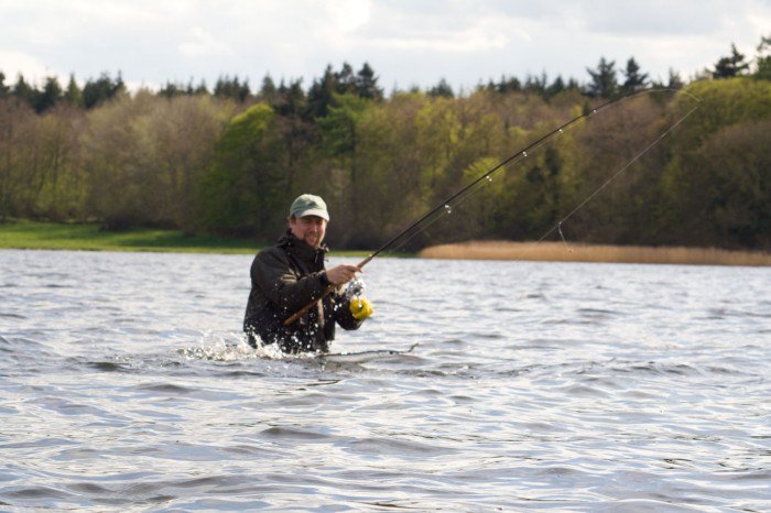Kristian igang med at fange hornfisk