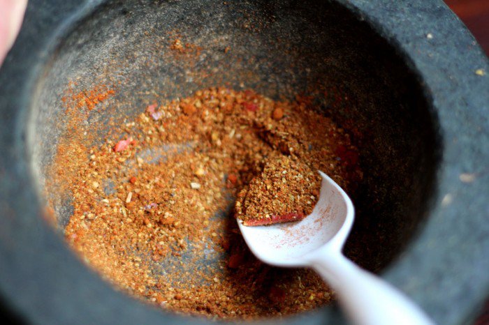 Hjemmelavet chili con carne krydderiblanding knust