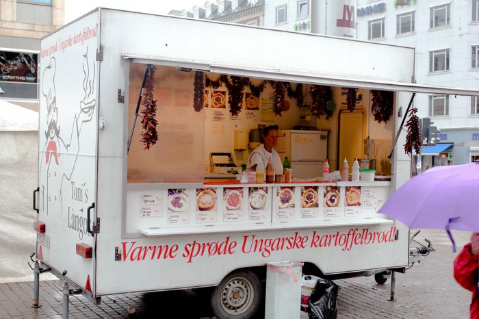 Tonis Lángos ved Nørreport station